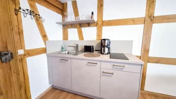 Coffee/tea maker, fridge, stovetop, toaster