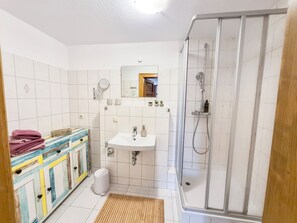 Bathroom - Vrbo Property (Jena)