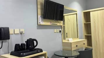 Premium bedding, minibar, laptop workspace, WiFi (free)