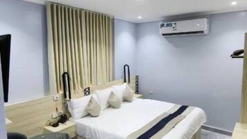 Deluxe Double Room | Premium bedding, minibar, laptop workspace, WiFi (free)