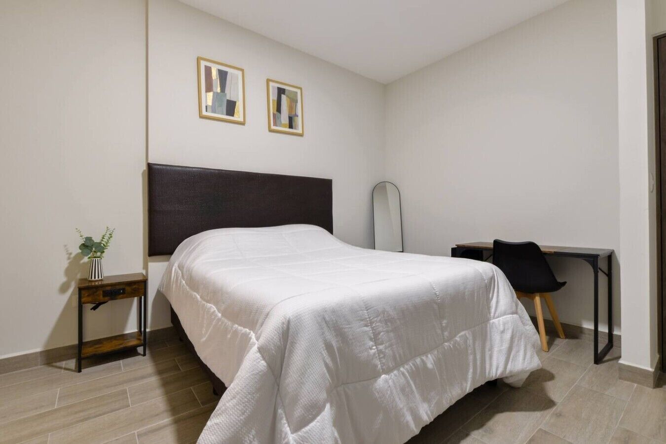 Desk, iron/ironing board, WiFi, bed sheets