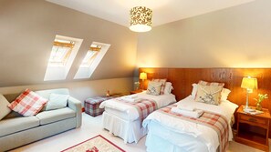3 bedrooms, iron/ironing board, WiFi (free), bed sheets