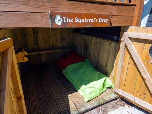 Red Squirrel Lodge - hot tub in Cairngorms