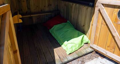 Red Squirrel Lodge - hot tub in Cairngorms