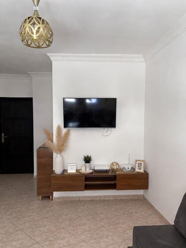 5-minute drive from the beach; AC, free Wi-Fi, parking