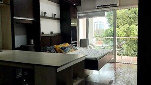 1 habitación, tabla de planchar con plancha, wifi gratis y ropa de cama 