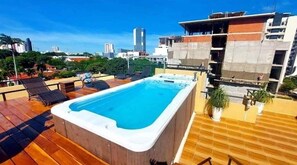 Outdoor pool - Centrally located apartment in EquipeTrol. Just a few steps from Av. San Martín. (Santa Cruz de la Sierra)