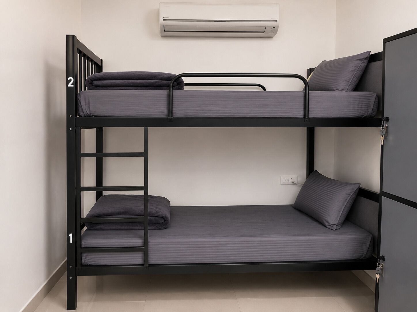 6 bedrooms, iron/ironing board, WiFi, bed sheets