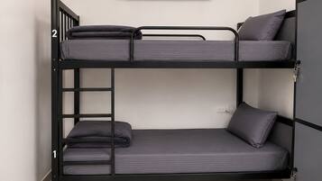 6 bedrooms, iron/ironing board, WiFi, bed sheets