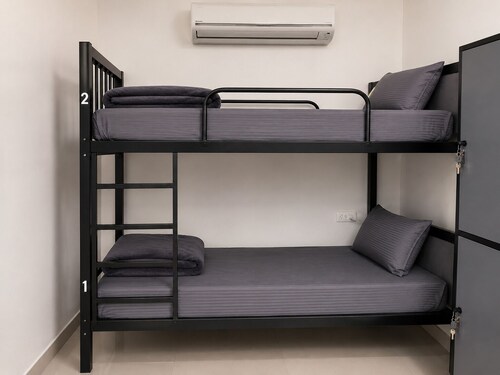 Meriton Stays  Anna Nagar Bed in 6-Bed Male AC Dorm Free Wi-Fi