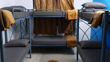 6 bedrooms, iron/ironing board, WiFi, bed sheets