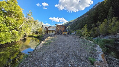 Provo River Lodge near Sundance Ski, 6 King Beds, Sleeps 24, Hot Tub, Sauna