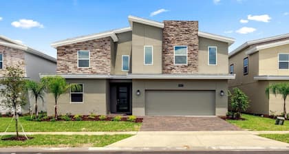 House - Sleeps 17 - Hot Tub - Parking