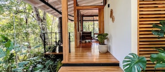 Jungle Design Bungalow 2 min to the beach