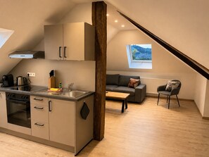 Coffee/tea maker, fridge, oven, stovetop - Suite with Breakfast, Free Wi-Fi & Parking, Near City Center (Gengenbach)