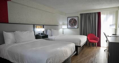 Pet-Friendly Tulsa-Area Stay with Free Breakfast & Parking