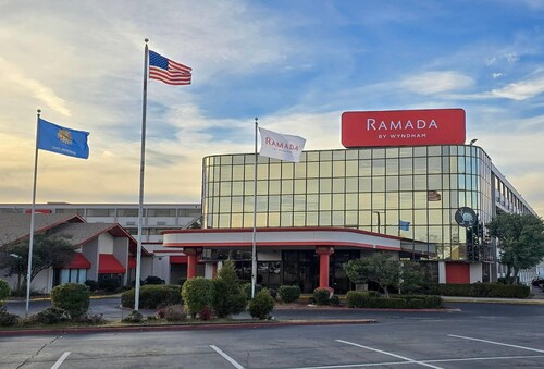 Pet-Friendly Tulsa-Area Stay with Free Breakfast & Parking