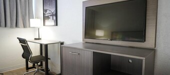 Pet-Friendly Tulsa-Area Stay with Free Breakfast & Parking