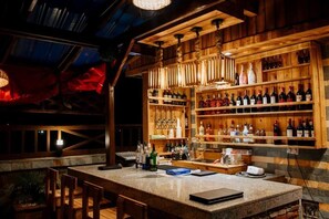 Bar (on property) - OCEAN6 BEACH HOTEL (Accra)