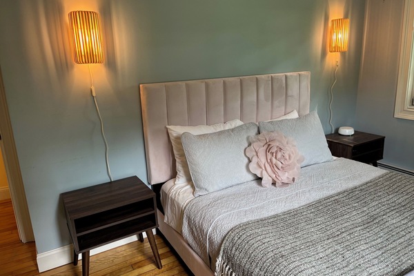 3 bedrooms, iron/ironing board, WiFi (free), bed sheets