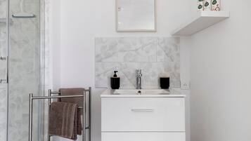 Shower, towels