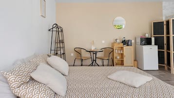 WiFi, bed sheets