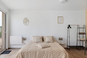 WiFi, bed sheets