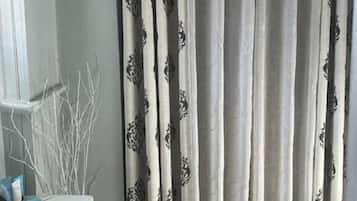 Deluxe Double Room, Garden View | Bathroom | Bathtub, hair dryer, slippers, towels