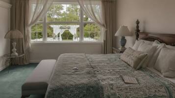 Chiffon Notes Deluxe Double Room, Mountain View | Iron/ironing board (on request), WiFi (free)