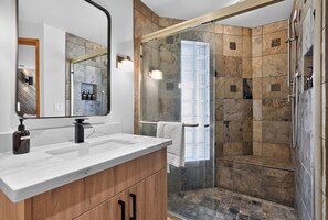 Bathroom - Elegant 5BR Bridal Trails Retreat Near DT Bellevue (Bellevue)