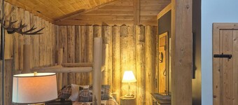 Cozy cabin- 115 private acres with private trails. Wood stove. Sled/quad in/out