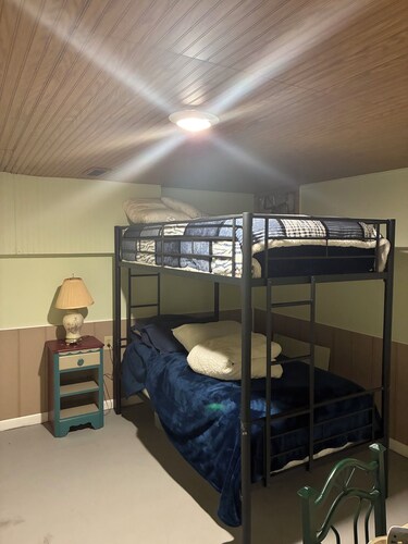 Conneaut Lake Cottage, Walk to Midway Beach, Sleeps up to 5, Family Friendly