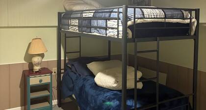 Conneaut Lake Cottage, Walk to Midway Beach, Sleeps up to 5, Family Friendly