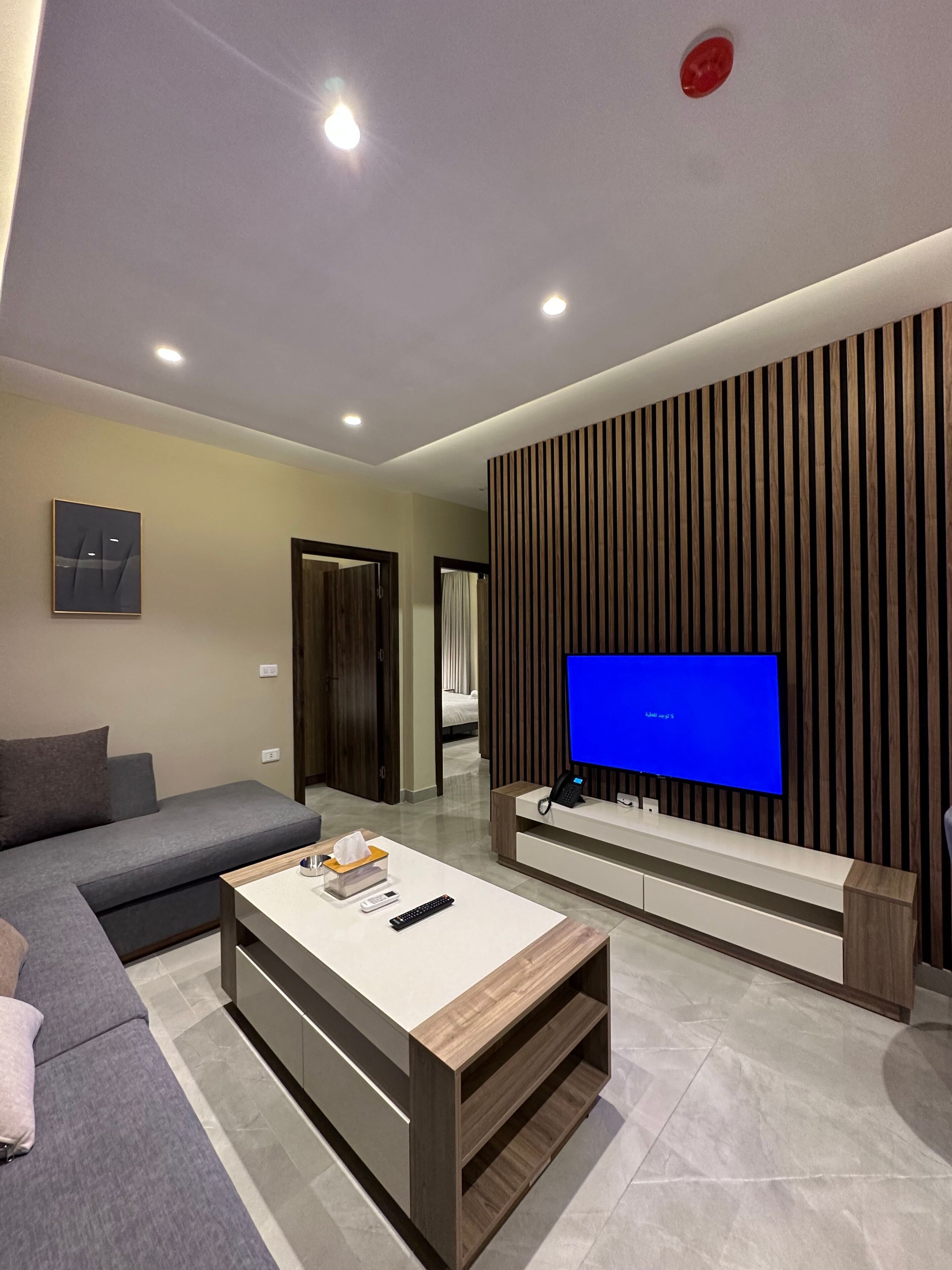 Apartment, 2 Bedrooms, Accessible, Smoking | Living room
