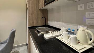 Apartment, 2 Bedrooms, Accessible, Smoking | Interior