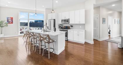 Warm & Modern 3Bdrm NoLibs Condo - Sleeps 7!