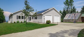Lake Michigan Retreat! Beautiful Views & Amazing Amenities