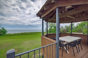 Outdoor dining - Lake Michigan Retreat! Beautiful Views & Amazing Amenities (Ludington)