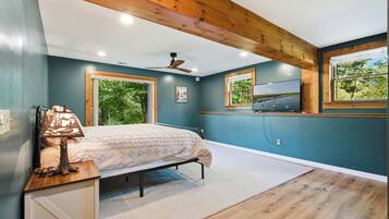 3 bedrooms, iron/ironing board, travel crib, WiFi