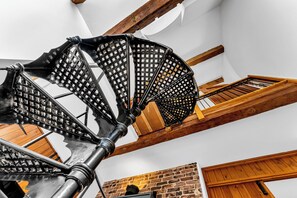 A spiral staircase with a metal railing and wooden beams. - Oxhay Barn Luxury Stay, Sleeps 14 • Hot Tub • Gym (Newcastle Under Lyme)
