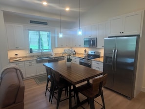 Coffee/tea maker, fridge, microwave, oven