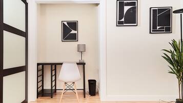 5 bedrooms, iron/ironing board, WiFi (free), bed sheets