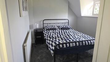 1 bedroom, WiFi (free), bed sheets