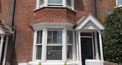 Redbrick Townhouse, newly refubished, generous space, unbeatable location.