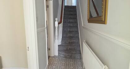Redbrick Townhouse, newly refubished, generous space, unbeatable location.