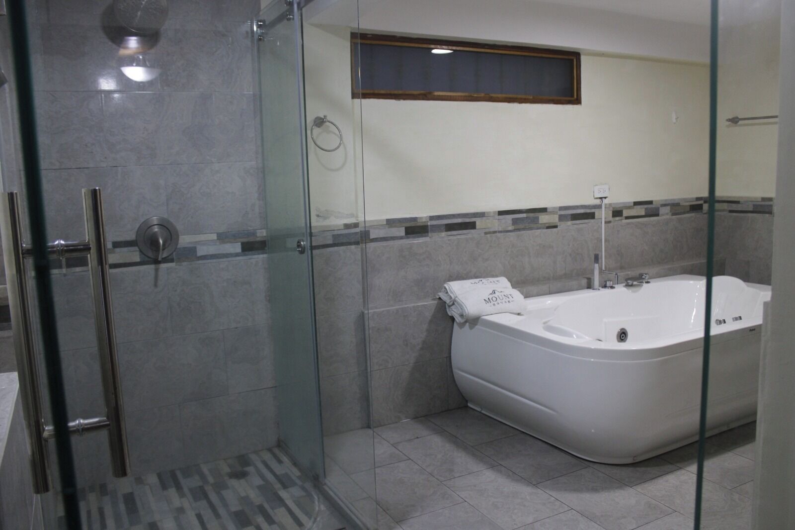 Family Cabin, Balcony, Mountain View | Private spa tub