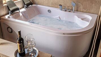 Bañera de hidromasaje privada