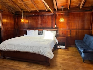 Presidential Suite | Down duvets, free WiFi, bed sheets