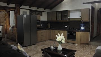 Family Cabin, Balcony, Mountain View | Private kitchen