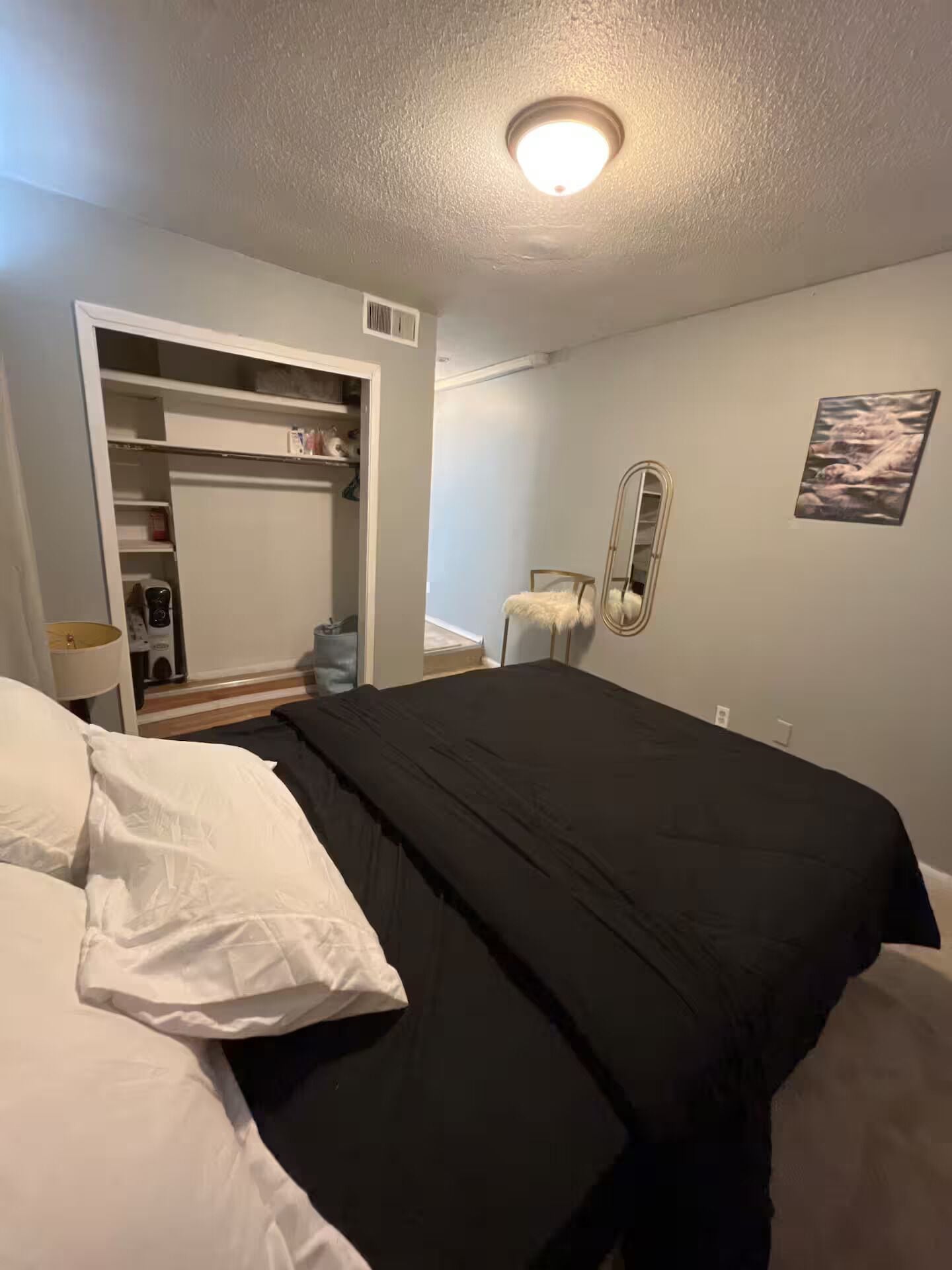 2 bedrooms, iron/ironing board, WiFi